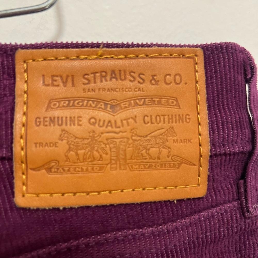 NWT LEVI’S Women Corduroy Burgundy Pants - Picture 4 of 12